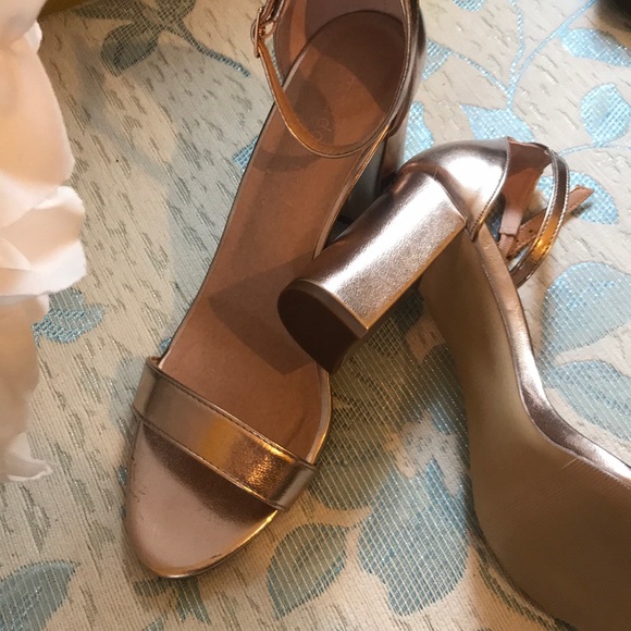 Gorgeous ankle strap Steve Madden heels - Picture 4 of 4